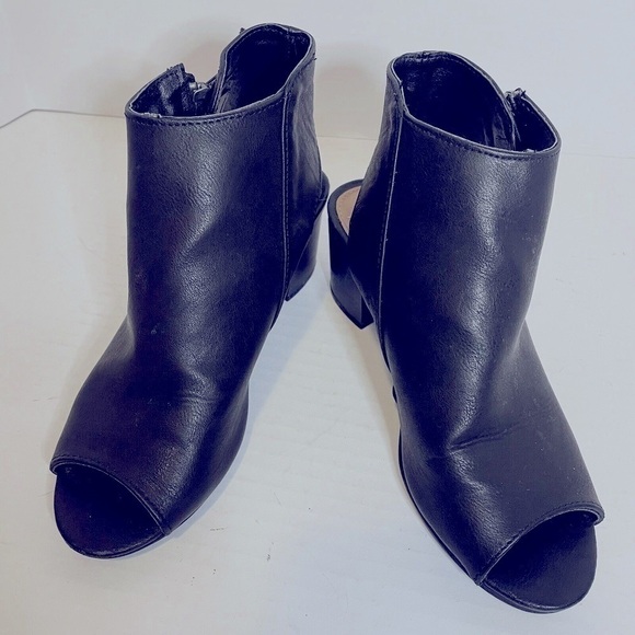 Sugar Rosetta Womens Black 6 M 1.5" Heel Block Style Sandals Shoes - Picture 2 of 12